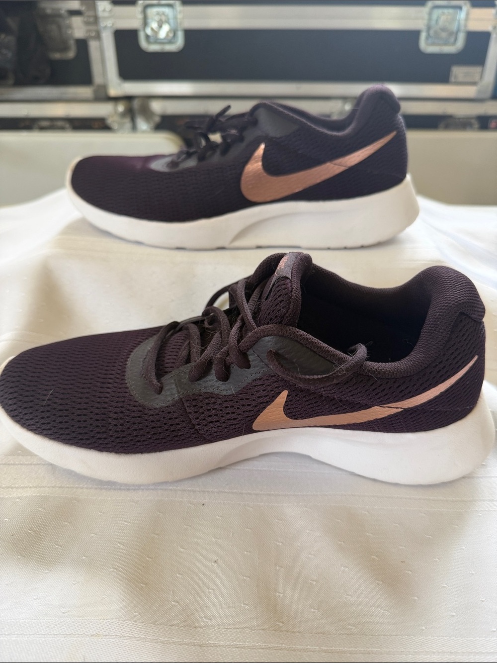 Nike Women’s Purple Mesh Athletic Shoes with Rose Gold Swoosh - Picture 3 of 6